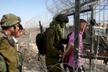 الاحتلال يعتقل مواطناً شمال شرق قطاع غزة