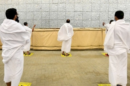 الحجاج يتوجهون إلى منى لرمي "جمرة العقبة" ونحر الأضاحي