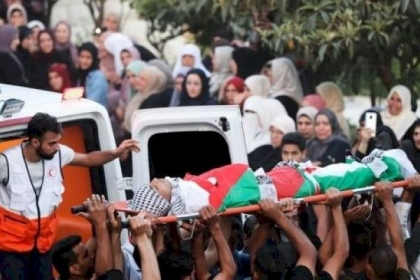 تشييع جثمان الشهيد الفتى يوسف محارب في قرية عبوين شمال رام الله