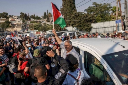 إصابات بالاختناق إثر اعتداء الاحتلال على جنازة شمال الخليل