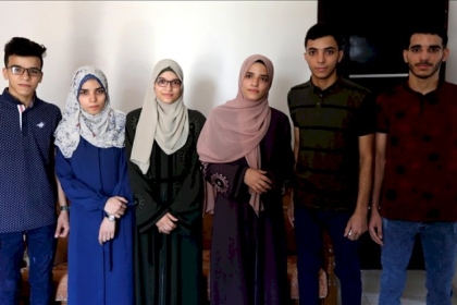 غزة: ستة توائم يتفوقون في الثانوية العامة وقلق عائلتهم حيال قدرتها على تعليمهم في الجامعات