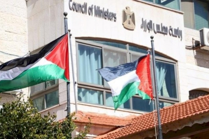 الحكومة تحذّر من وقف مساعدات غزة وتعلن تجهيز 23 مركز إيواء