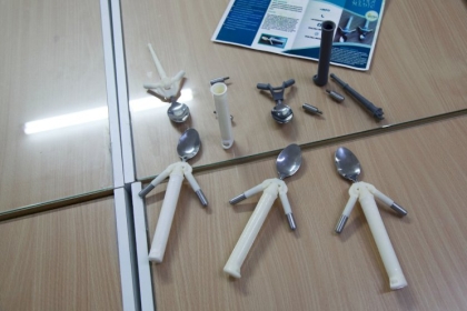 "الملعقة الذكية" منتج فلسطيني لمساعدة مرضى "الرعاش" على تناول طعامهم دون مساعدة