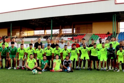 بالصور.. وفد من حركة فتح بمحافظة رفح يزور نادي خدمات رفح خلال الاستعداد للمباراة المرتقبة