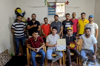 حركة الشبيبة الفتحاوية تزور الطلبة المتفوقين بالثانوية العامة في المحافظة الوسطى