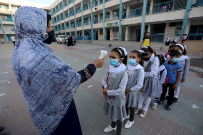 بالصور: عودة الطلاب إلى مدارسهم في اليوم الأول من العام الجديد في قطاع غزة