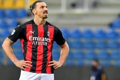 إبراهيموفيتش يعلق بطريقته على ارتداء ميسي رقم 30 ونيمار 10 في سان جيرمان