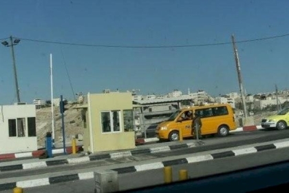 مقاومون يستهدفون حاجز "حوارة" في نابلس بالرصاص