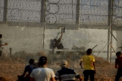 جيش الاحتلال يعتقل فلسطيني بزعم اجتيازه السياج جنوب قطاع غزة