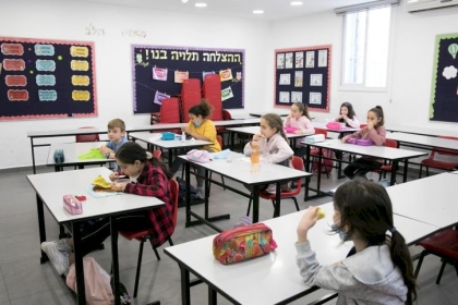 كابينيت كورونا يصادق على افتتاح السنة الدراسية مطلع أيلول