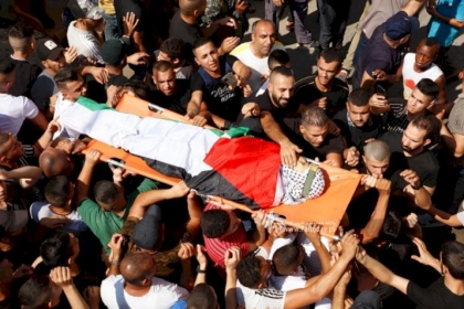 جماهير نابلس تشيّع جثمان الشهيد الفتى عماد حشاش