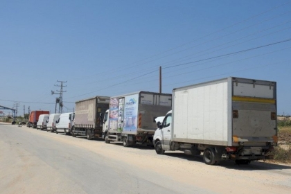 بالصور..وزارة النقل والمواصلات تعلن إدخال مركبات مستوردة لقطاع غزة