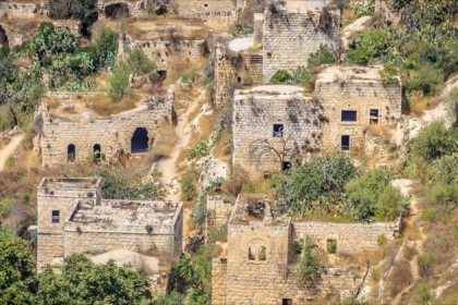 قرية لفتا الفلسطينية.. “للبيع” في مزاد إسرائيلي