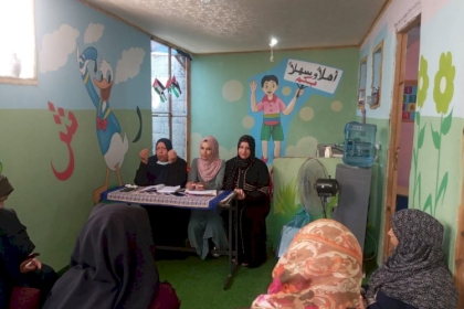 مجلس المرأة في محافظة خان يونس يعقد لقاءً تثقيفياً بعنوان "نحو حياة اجتماعية منظمة"