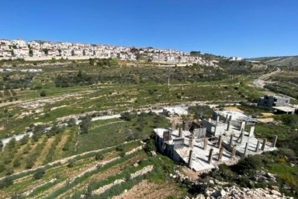 الاحتلال يخطر بوقف العمل في مسجد ومنزلين غرب بيت لحم