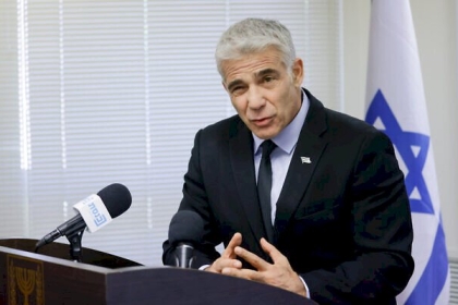 لابيد يتحدث عن مستجدات الأوضاع بالضفة وإمكانية اندلاع انتفاضة جديدة