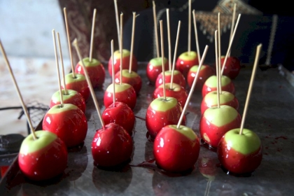 بالصور: حلوى "العنبر" تعطي عائلة حنان طعما خاصا للحياة وتخلصها من علقم البطالة