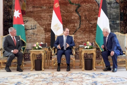 تناولت التحركات الدولية والاقليمية … نص البيان الختامي الصادر عن القمة الثلاثية في القاهرة