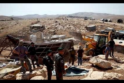 موقع عبري: حكومة الاحتلال ستطلب إلغاء التماس اخلاء الخان الأحمر بحجة فشلت قديما