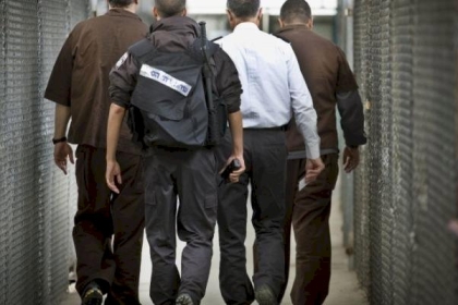 الاحتلال يحول أسيرا من جنين إلى الاعتقال الإداري