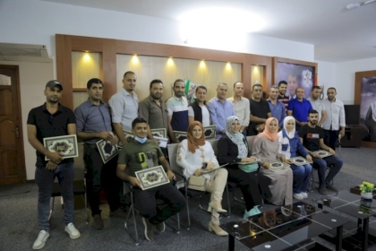 بالفيديو والصور.. مفوضية الإعلام بحركة فتح ساحة غزة تُكرم مشاركين في دورة الكتابة الابداعية للمواقف السياسية  