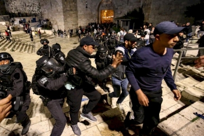 وقفة في باب العامود احتجاجاً على ممارسات الاحتلال بحق الأسرى