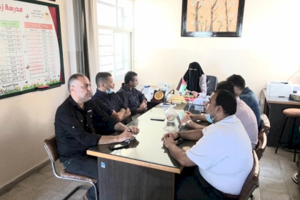 لجنة المكاتب الحركية بمحافظة غزة تقدم مكرمة لمدرسة زهرة المدائن الثانوية للبنات غرب مدينة غزة