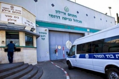 الاحتلال يمدد اعتقال 10 أسرى من جنين