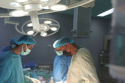 جراء القصور الحاد في التروية الشريانية .. طاقم جراحة الاوعية الدموية بالأوروبي يُجري عملية معقدة لخمسيني كاد أن يفقد ساقه