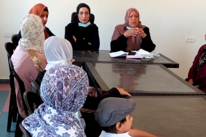 لجنة التواصل المجتمعي في مجلس المرأة بمحافظة خان يونس تعقد لقاءً بعنوان " العلاقة المتبادلة بين الطفل والمجتمع"