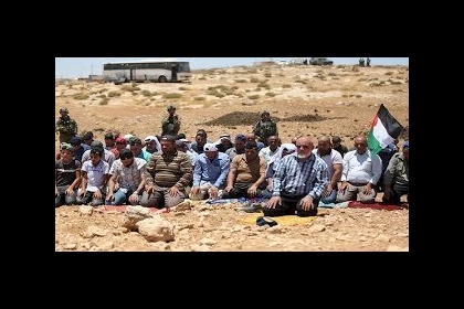 وفد من الاتحاد الأوروبي يطلع على انتهاكات الاحتلال المستمرة بحق مسافر يطا