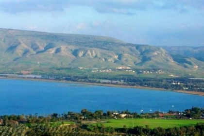 الاحتلال يُغلق شاطئ بحيرة طبريا لهذا السبب؟