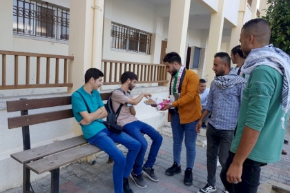 بالصور..حركة الشبيبة الفتحاوية ساحة غزة  في كلية فلسطين التقنية تستقبل الطلبة الجدد