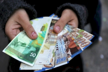 "أونروا": بدء صرف 800 شيكل لـ 10 آلاف أسرة متضررة بغزة