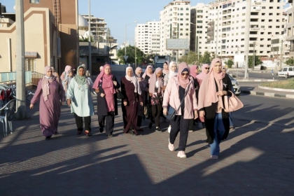 بالصور..مجلس المرأة بحركة فتح ساحة غزة ينظم مارثون رياضي للتوعية بمرض السرطان تحت عنوان "نساء ورديات"