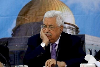 تقرير: لماذا يُهرول الرئيس عباس نحو اللقاءات المجانية مع وزراء حكومة بينت الاستيطانية