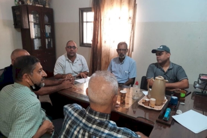 مجلس العمال يلتقي الكتل النقابية والأطر العمالية لمناقشة إصدارالغرف التجارية لتصاريح العمل في الداخل المحتل