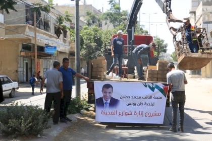 دحلان يُضيئ شوارع مدينة خانيونس