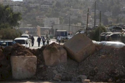جرافات الاحتلال تغلق الطرق المؤدية الى جبل صبيح في بيتا