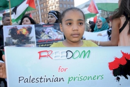 شيكاغو: متظاهرون يعطلون مباراة كرة قدم للمطالبة بحقوق الفلسطينيين والأفارقة الأميركيين