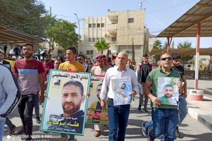 البيرة: وقفة إسناد مع الأسرى من بينهم المضربون عن الطعام