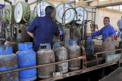 المالية والتموين تراقبان محطات تعبئة الغاز بالقطاع لمنع الاحتكار