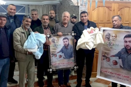 بالصور: وفد من قيادات  تيار الاصلاح الديمقراطي يزور  عائلة الأسير ناهض حميد بمناسبة قدوم  توأم سفراء الحرية