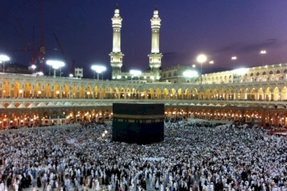 السعودية توضح تفاصيل حجز تصاريح العمرة لشهر يناير
