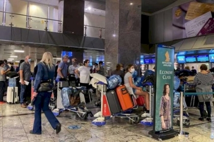 "أوميكرون" تُلغي أكثر من 6 آلاف رحلة جوية حول العالم