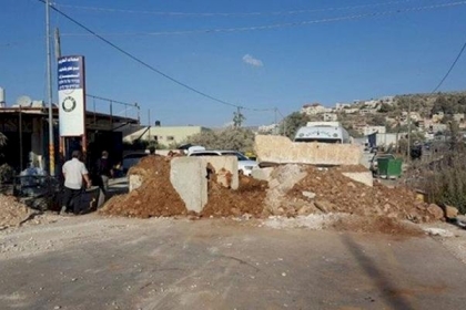 الاحتلال يُغلق طريقًا في بلدة بيت فجار بالسواتر الترابية