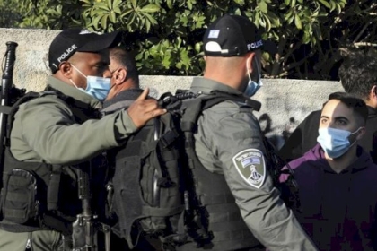 الاحتلال يعتدي على المتضامنين مع الأسير أبو هواش داخل مستشفى "أساف هروفيه"