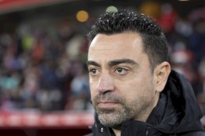 لماذا تأخر تشافي في إعلان قائمة فريق برشلونة المسافر إلى السعودية؟