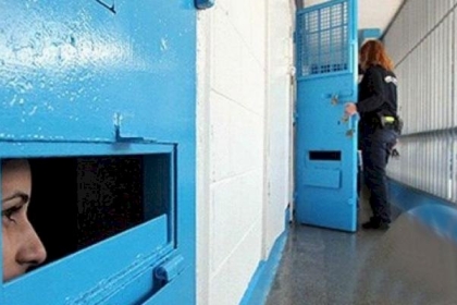 الأسيرات للمقاومة وللشعب الفلسطيني:  هل نحن مجرد أناشيد تتسلون بها؟