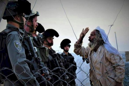 لا يزال في غيبوبة.. بالصور: قصة المُسن  الهذالين الذي دهسه الاحتلال  خلال تصديه  لاقتحام قرية أم الخير